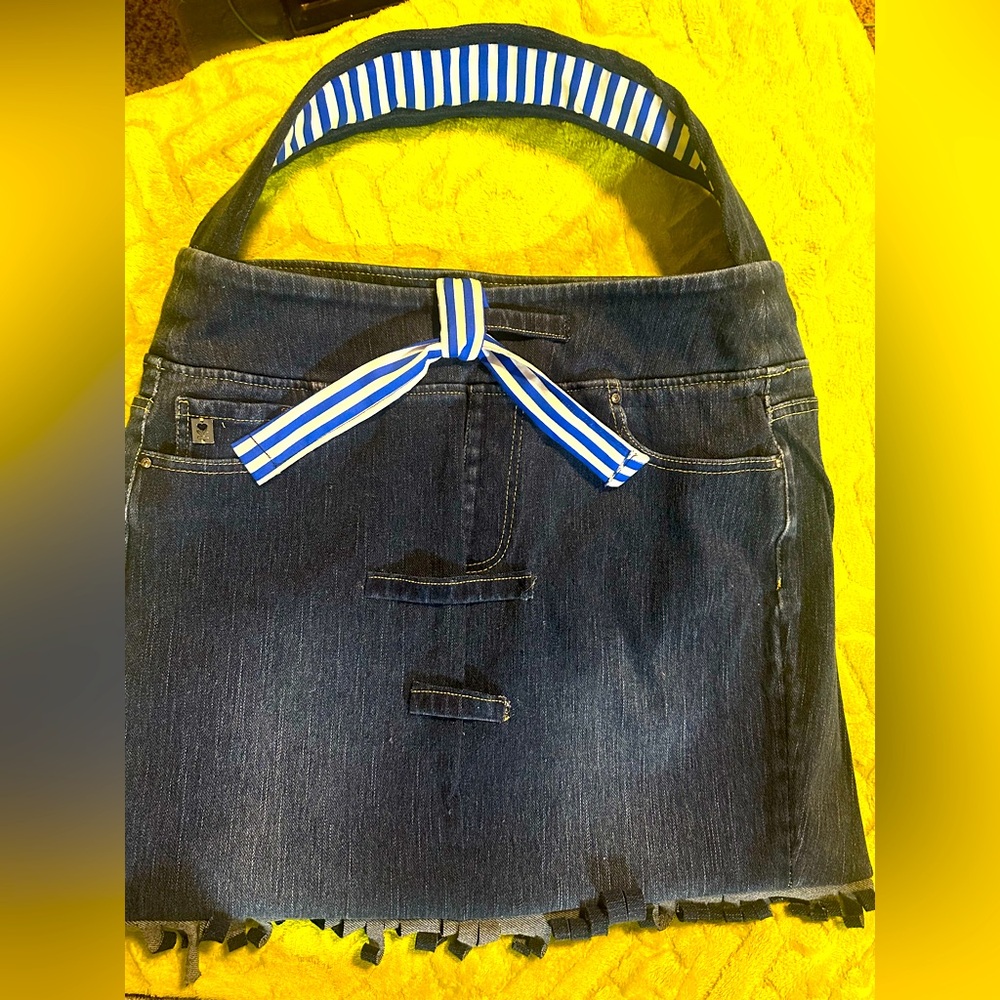 Chic Denim Shoulder Bag with Striped Handle